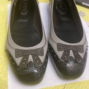 Tod's Taupe/Grey Black Leather Flats